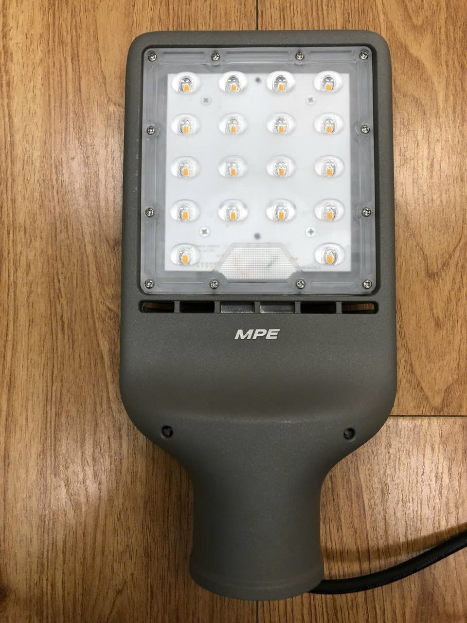 https://lighton.vn/cua-hang/den-led/den-duong-led-mpe-lst3-30w-50w-100w/ Đèn đường LED MPE LST3 30W 50W 100W