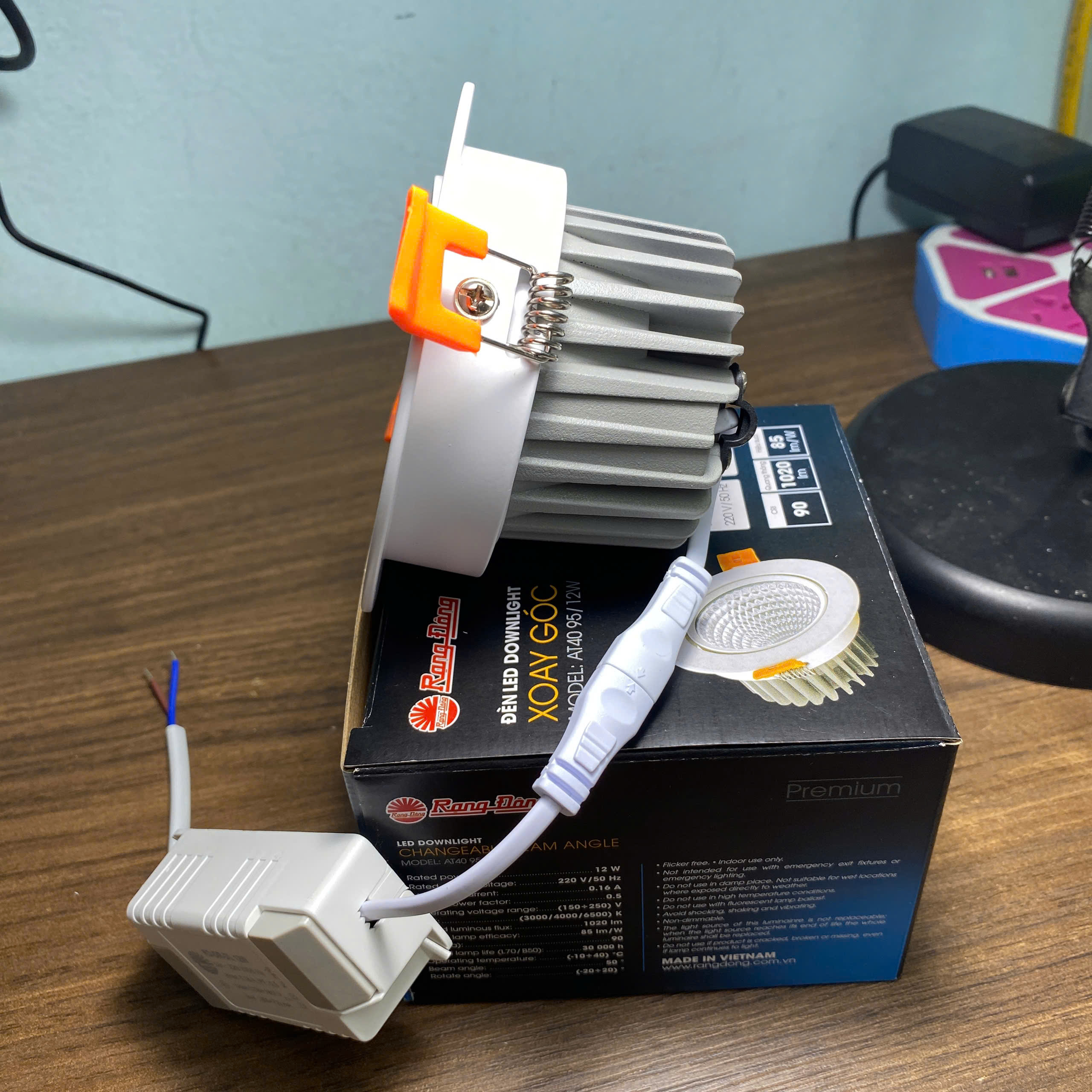 https://lighton.vn/cua-hang/den-led/den-am-tran/den-led-downlight-xoay-goc-at40-95-12w-4000k-rang-dong/ Đèn LED âm trần Downlight xoay góc AT40 95/12W Rạng Đông